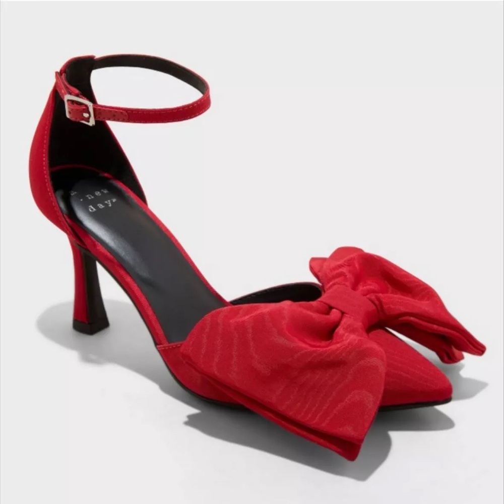 Fun Valentine’s Day Heel 👠 Women’s A New Day red bow pumps size 8.5